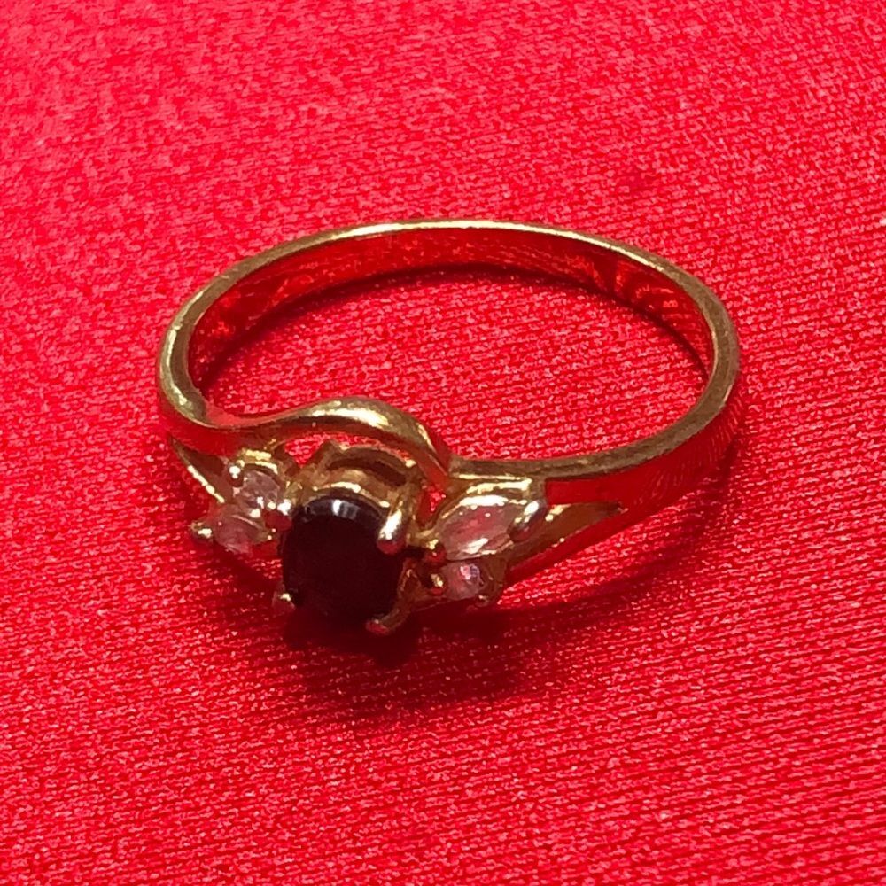 gold color black stone and four diamonds on side